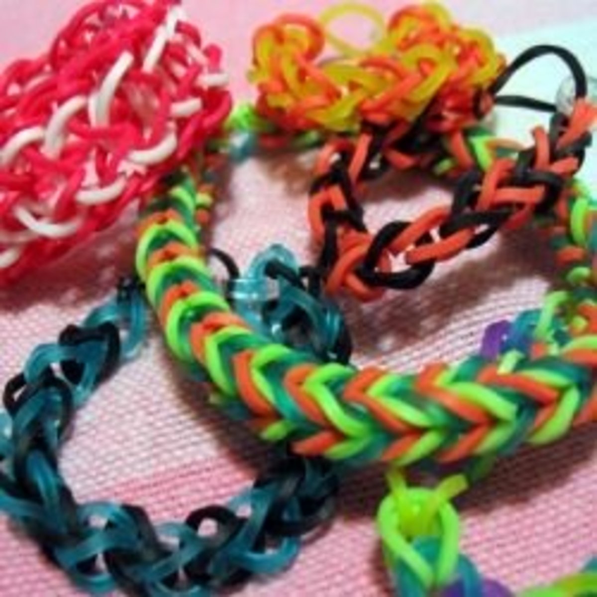 How to Make Rubber Band Bracelets - Without the Loom!