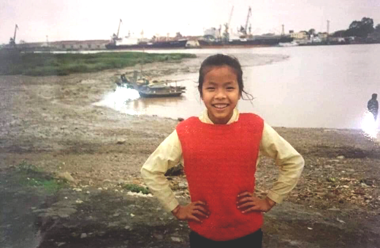 Bức ảnh                                                           của bé Nhung                                                           năm 1993 do                                                           một người bạn                                                           của bác sĩ                                                           Trần Tiễn                                                           Chánh chụp.                                                           Ảnh: Nhân vật                                                           cung cấp.
