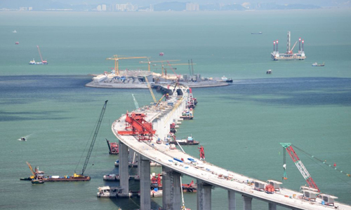 Một phần của cây cầu nối Hong Kong với Trung Quốc đại lục và Macau đang xây dựng. Ảnh: Chính quyền Hong Kong.