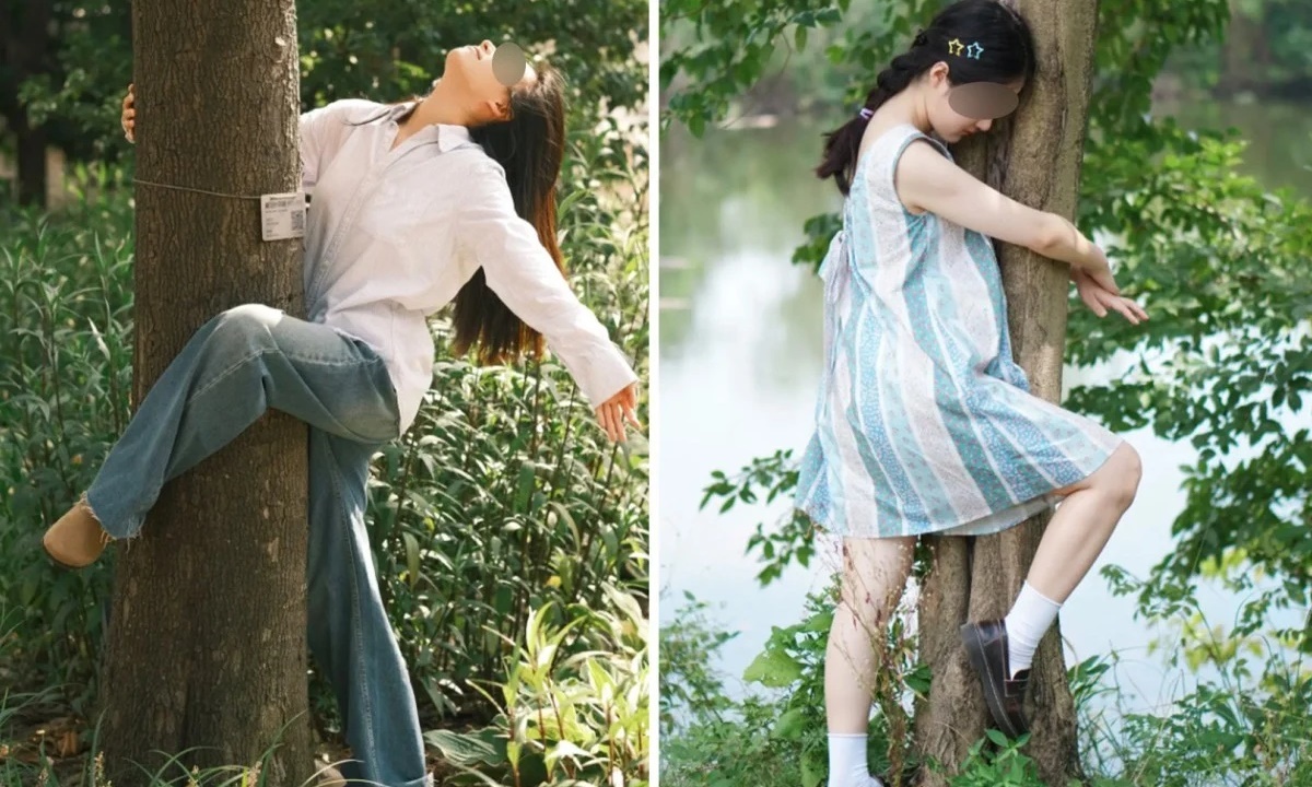 Hai cô gái hưởng ứng trào lưu ôm cây để giảm căng thẳng ở Trung Quốc. Ảnh: SCMP