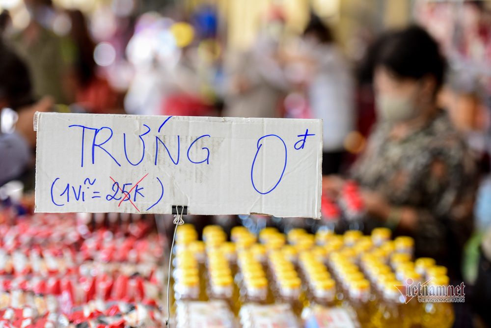 Người nghèo bật khóc ở siêu thị 0 đồng Sài Gòn