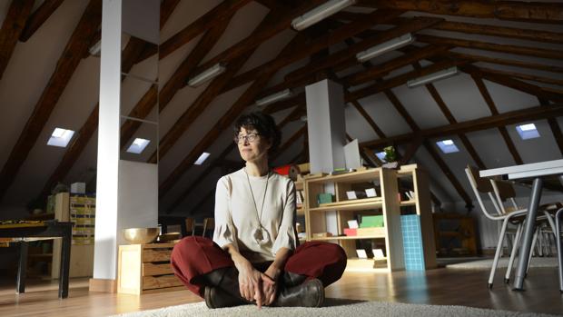 Sarah Cardelús, directora del City Country School, en una de las aulas del colegio