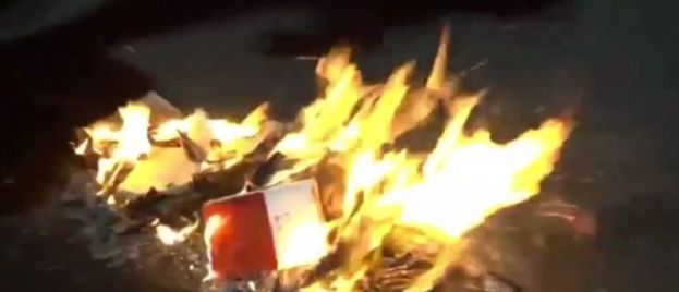 portland-protesters-burn-stack-of-bibles-outside-besieged-federal-courthouse-special