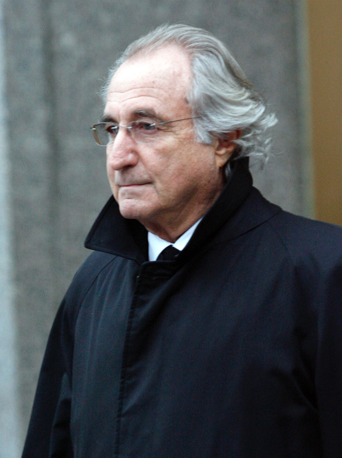 urce: Ponzi schemer Bernie Madoff has died in a federal prison, believed to  be from natural causes