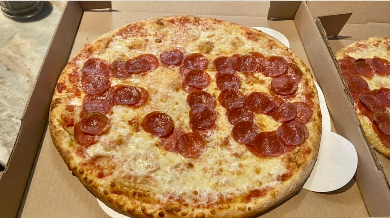 La pizza ＂Fuck Joe Biden＂ du restaurant Solorzano's Pizza se vend comme des petits pains !