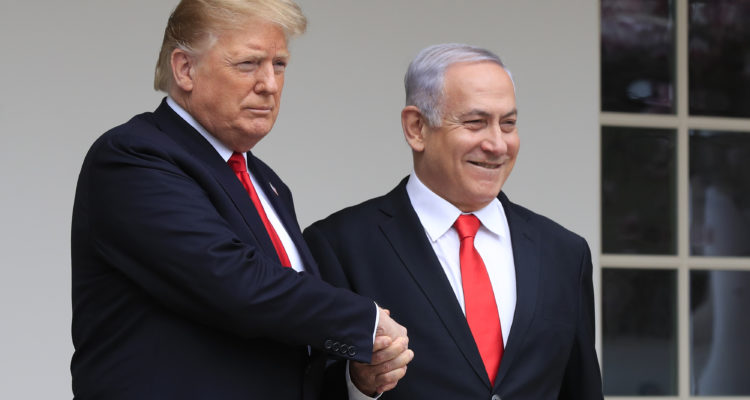Netanyahou critique Trump pour avoir accueilli des antisémites : ＂J'espère que ça ne se reproduira pas＂