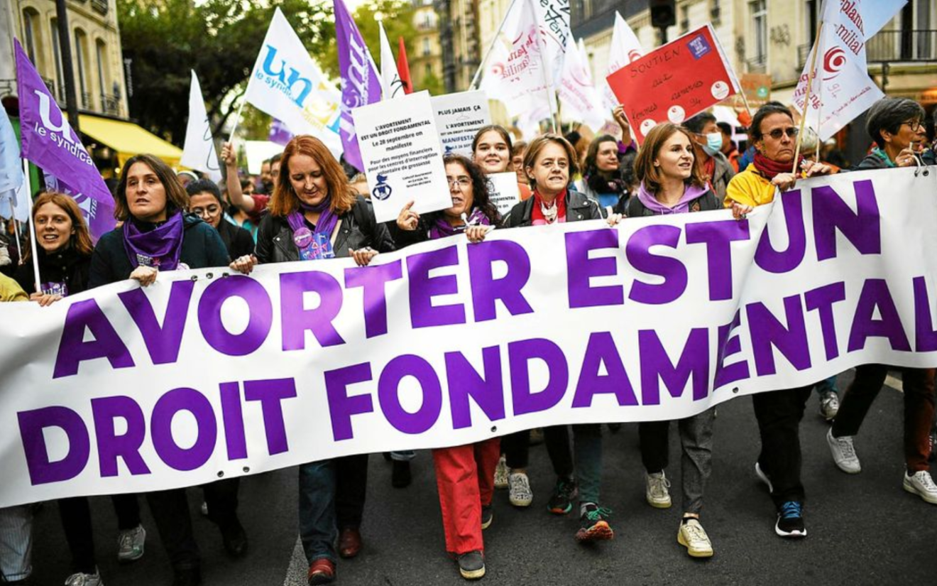 Le droit à l’avortement est devenu un droit constitutionnel en France !