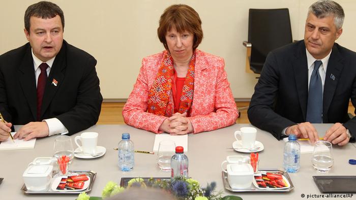EU Außenpolitik Ashton, Dacic und Thaci in Brüssel OVERLAY (picture-alliance/AP)