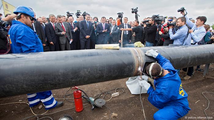 Rumänien Moldawien Energie Pipeline Iashi Ungheni eröffnet (picture-alliance/dpa)