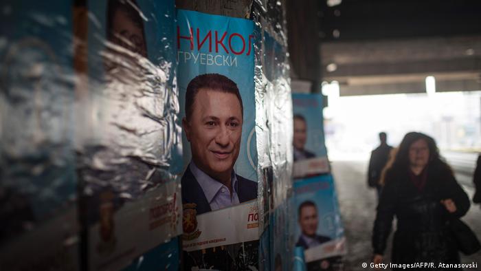 Mazedoenien, Skopje: Wahlplakat von Nicola Gruevski (Getty Images/AFP/R. Atanasovski)