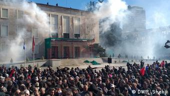 Albanien Tirana - Protest der Opposition (DW/R. Shehu)