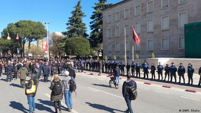 Albanien Tirana - Protest der Opposition (DW/R. Shehu)