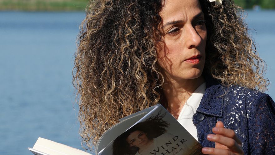 Masih Alinejad, autora del libro 'The Wind in My Hair: My Fight for Freedom in Modern Iran'.