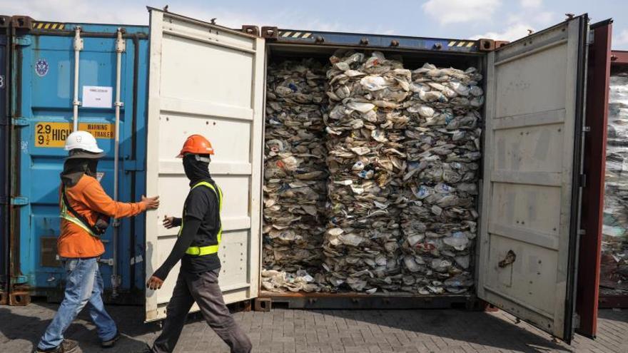 Malasia devuelve 3.000 toneladas de plástico no reciclable a sus países de origen