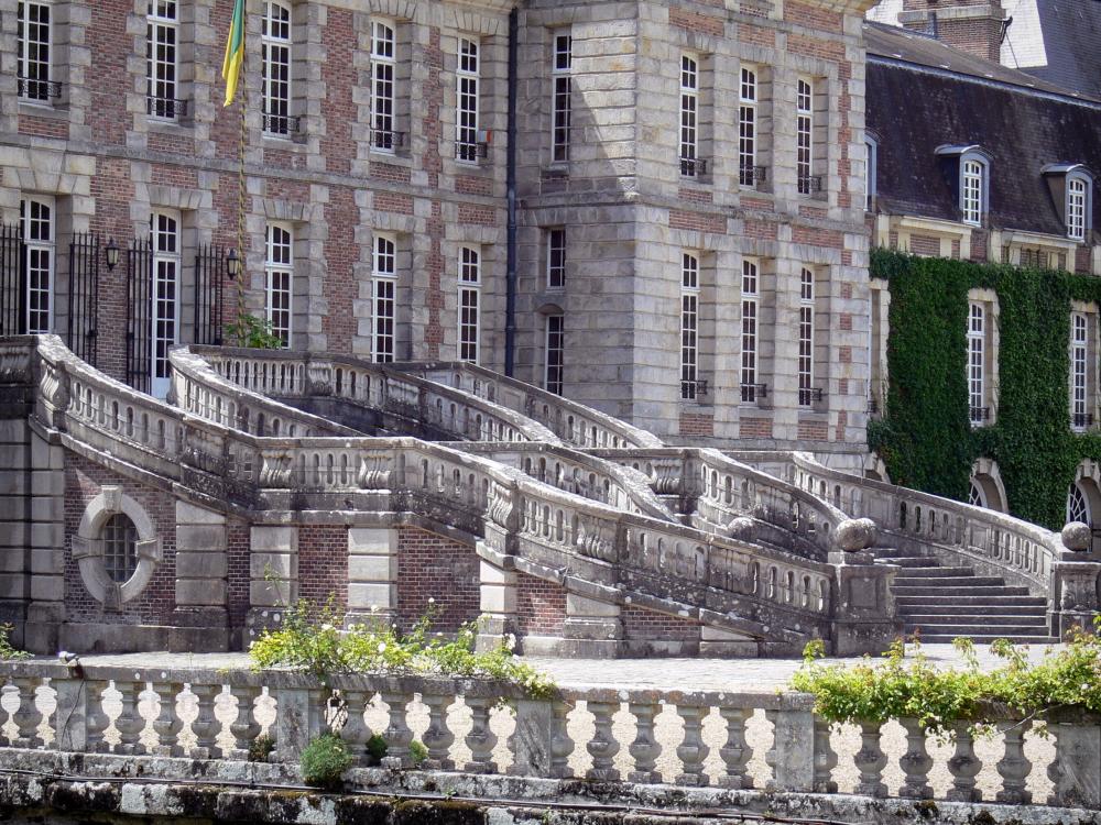 Château de Courances - Horseshoe staircase of the château