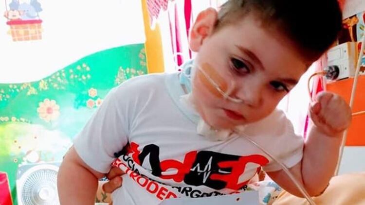 Joaquín Stefanizzi nació prematuro y era electrodependiente. Falleció ayer a los 6 años (Foto / Twitter). 