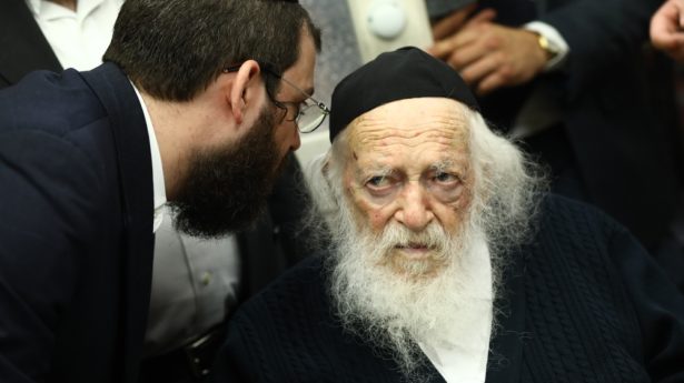 Israel’s Top Rabbi Threatens Those Who Violate Corona Guidelines