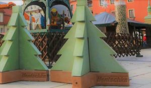 German city protects its Christmas market from vehicular jihad massacres with concrete Christmas trees as barriers