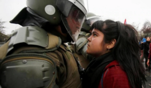 Photo claimed to be of “Palestinian” girl staring down Israeli cop is actually from Chile in 2016