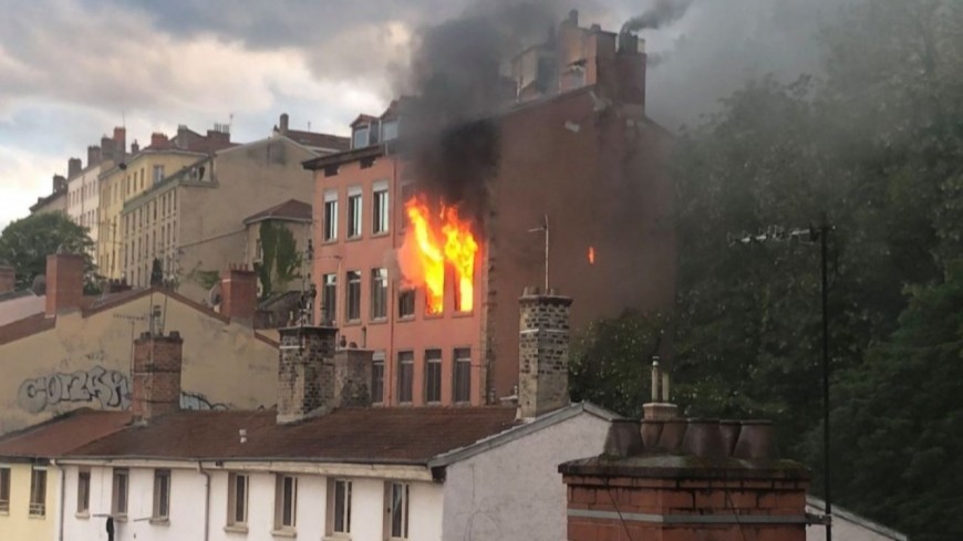 Lyon : il y a un an, les pompiers luttaient trois jours contre l&rsquo;incendie mont&eacute;e Bonafous