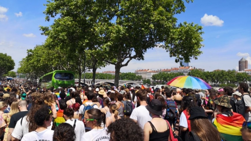 15 000 personnes dans les rues de Lyon ce samedi pour la Marche des Fiert&eacute;s - PHOTOS