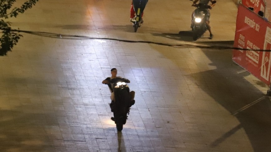Lyon : un policier tra&icirc;n&eacute; sur plusieurs m&egrave;tres lors d'un rod&eacute;o urbain