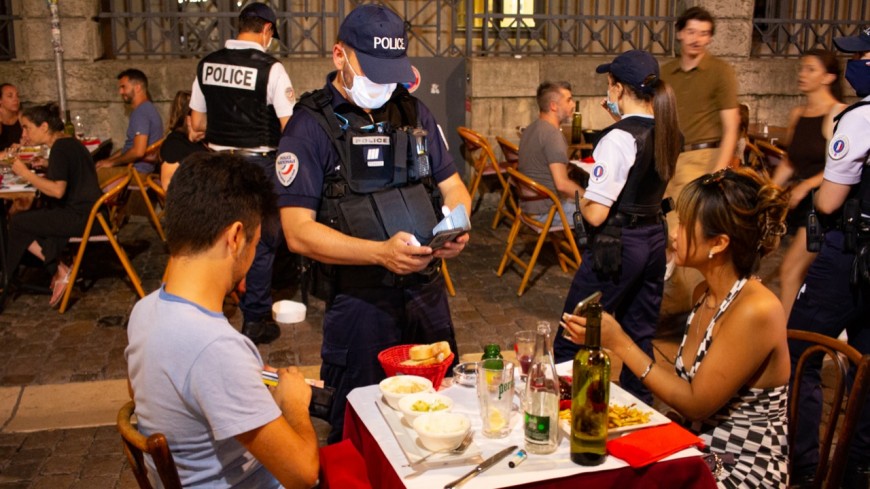 Pass sanitaire dans les restaurants &agrave; Lyon : derniers contr&ocirc;les avant les sanctions