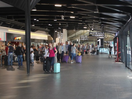 Des passagers à l'aéroport Lyon-Saint-Exupéry - Photo d'illustration - LyonMag.com