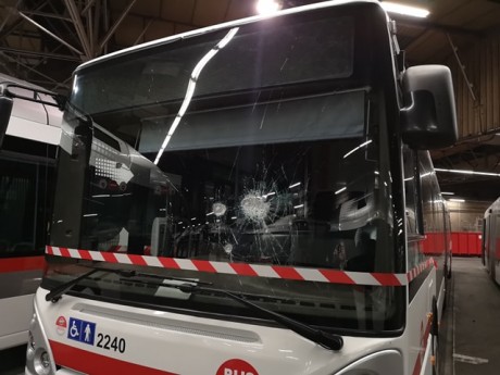 L'un des bus attaqués - LyonMag
