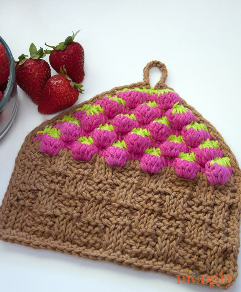 Strawberry Basket Tunisian Dishcloth :: free #crochet pattern with tutorials on moogly!