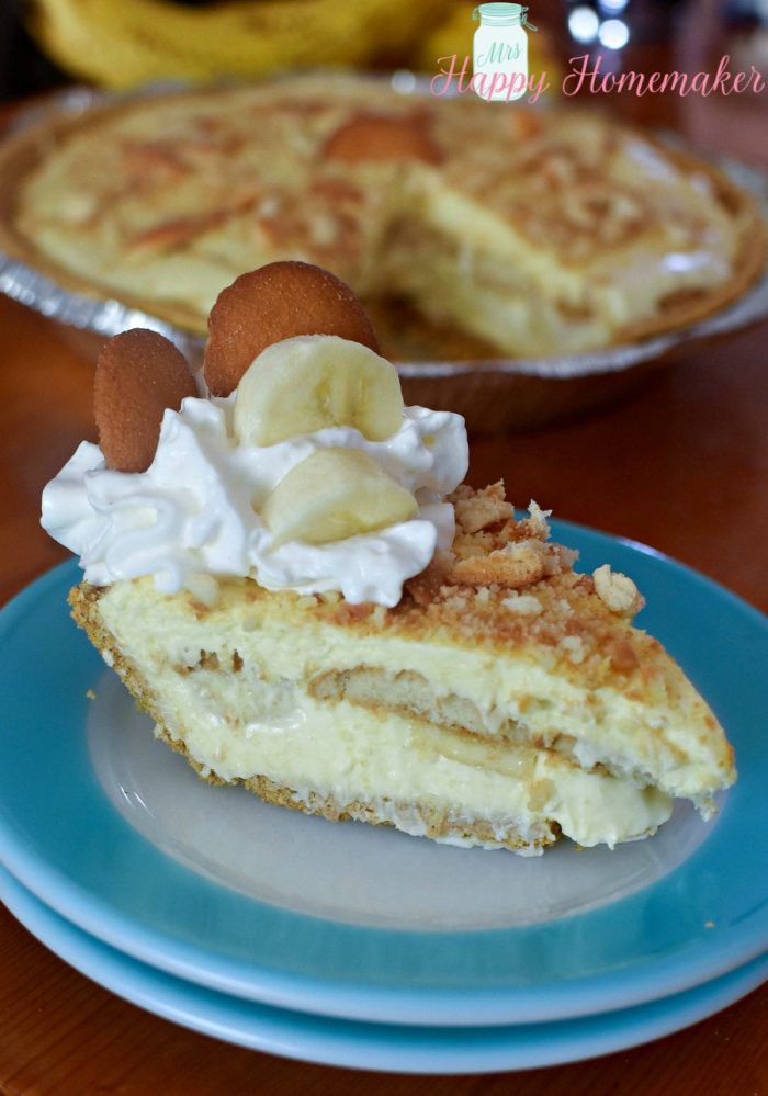 No Bake Banana Pudding Cheesecake | MrsHappyHomemaker.com @thathousewife #bananapuddingcheesecake #nobake #bananapudding #cheesecake