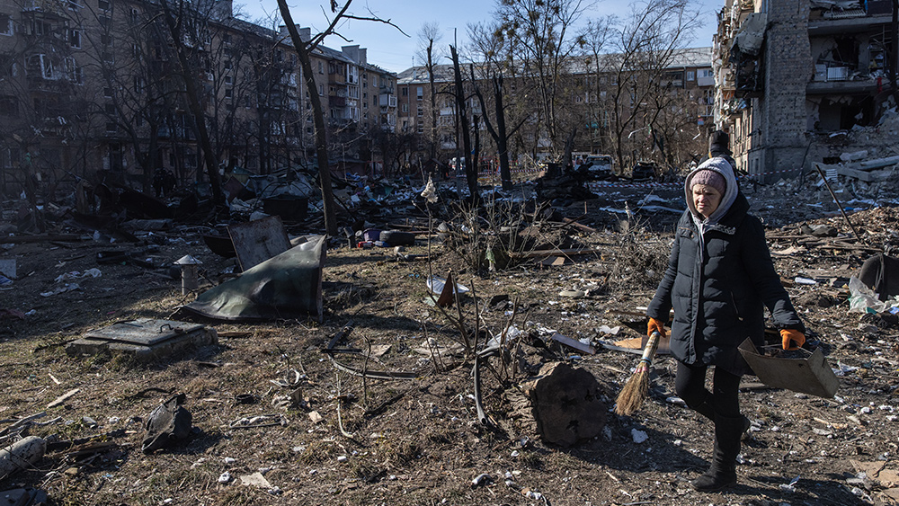 mail?url=https%3A%2F%2Fwww.naturalnews.com%2Fwp-content%2Fuploads%2Fsites%2F91%2F2022%2F03%2FUkraine-Russia-War-Kyiv-Woman-Debris-Apartment-Building.jpg&t=1648770066&ymreqid=db14a754-fed5-3305-1ced-030270014b00&sig=04_gJlv.nPLxLQSr5SBAeA--~D