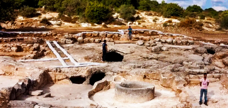 Biblical Archaeologists Discover 3,100-Year Old Stone Table Within A Jewish Temple Where The Ark Of The Covenant Once Sat