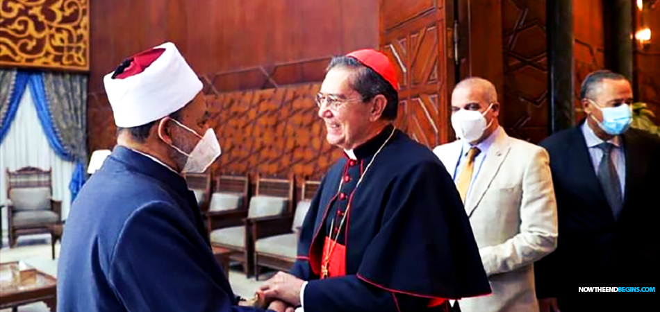 egypt-al-azhar-grand-imam-ahmed-el-tayyeb-holds-chrislam-meeting-with-vatican-document-on-human-fraternity-one-world-religion-pope-francis-abrahamic-family-house-2022