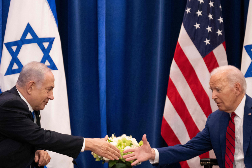 Joe Biden shakes hands with Benjamin Netanyahu