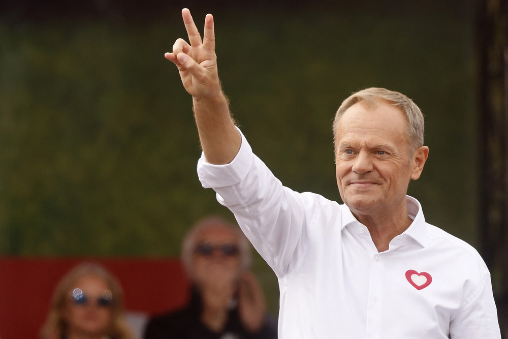 Polish opposition leader, former premier and head of the centrist Civic Coalition bloc, Donald Tusk flashes the victory sign at rally in Warsaw on Oct. 1, 2023.