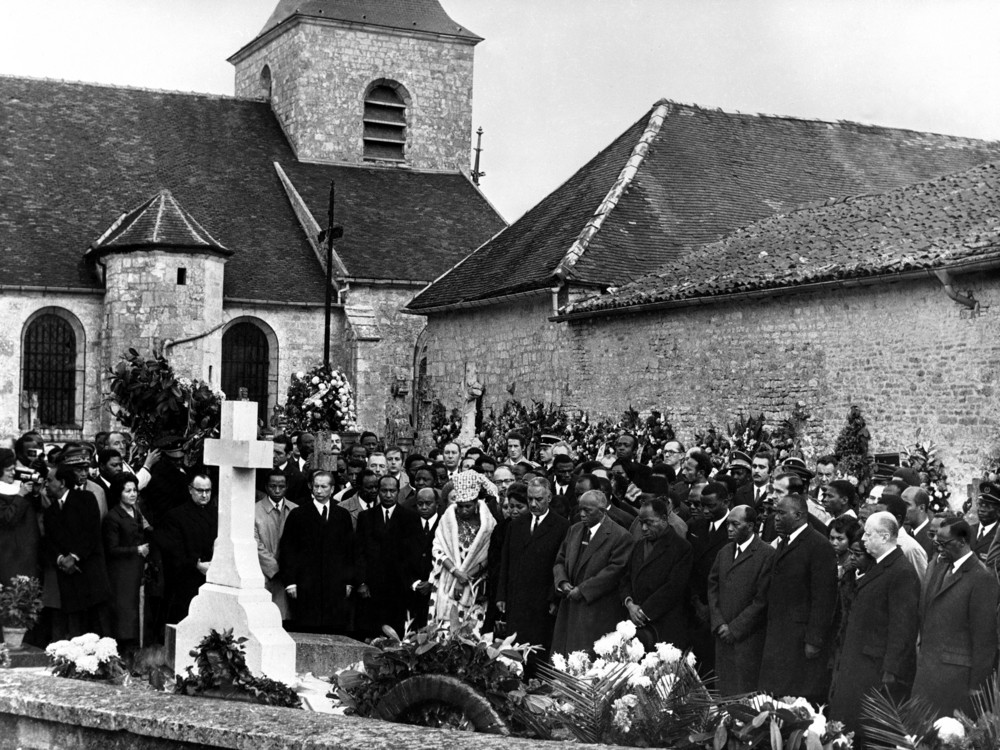 On this date in 1970: Mourners gather at the tomb of former French President General Charles de Gaulle, in the cemetery of Colombey-les-Deux-Eglises, France, the day after his burial. 