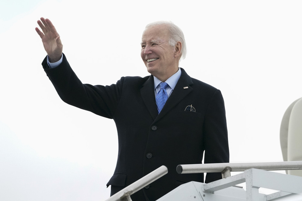 President Joe Biden waves before boarding Air Force One, Sunday, Nov. 26, 2023, at Nantucket Memorial Airport in Nantucket, Mass. Biden is returning to Washington after spending the Thanksgiving Day holiday in Nantucket with family. (AP Photo/Stephanie Scarbrough)