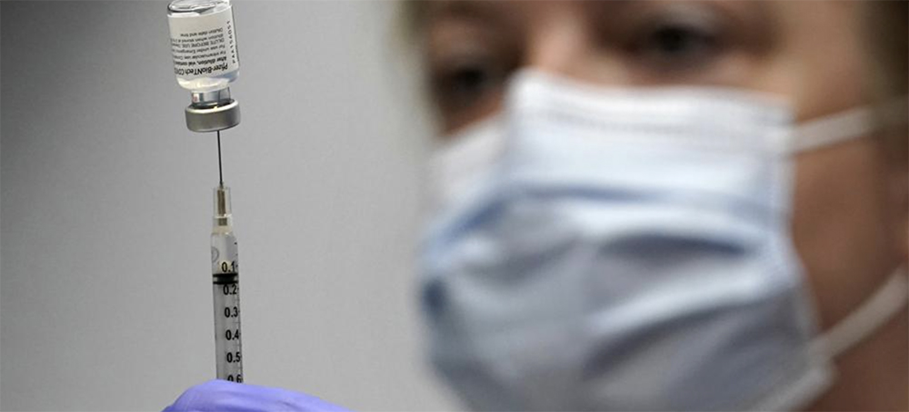 A booster shot. (photo: Robert F. Bukaty/AP)