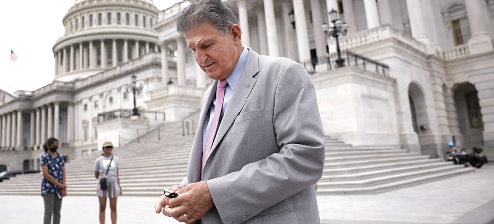 Senator Joe Manchin leaves the U.S. Capitol following a vote on August 3, 2021 in Washington, DC. (photo: Kevin Dietsch/Getty Images)