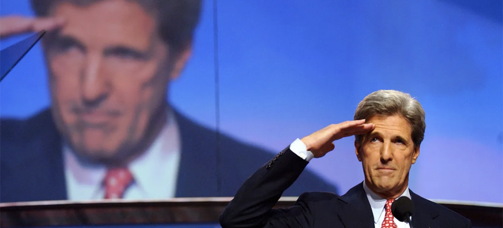 John Kerry reports for duty at the 2004 Democratic National Convention. (photo: Emile Wamsteker/Bloomberg/Getty Images)