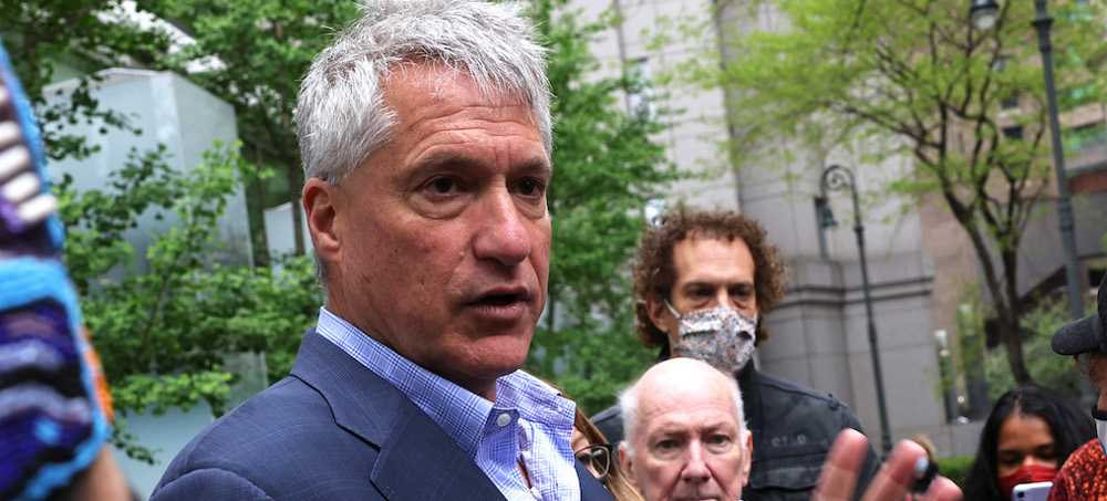 Attorney Steven Donziger speaks to his supporters as he arrives for a court appearance in Manhattan on May 10, 2021. (photo: Michael M. Santiago/Getty Images)