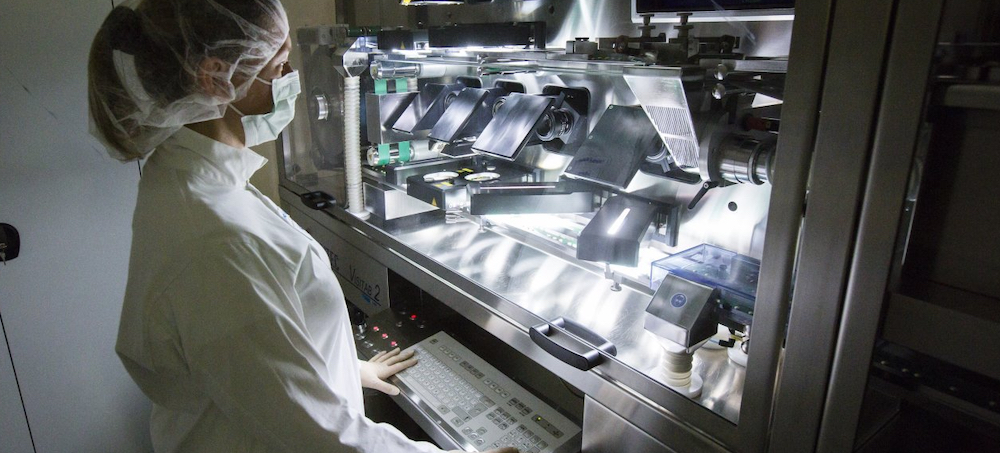 An employee inspects tablets at a Merck lab. (photo: Martin Leissl/Bloomberg)