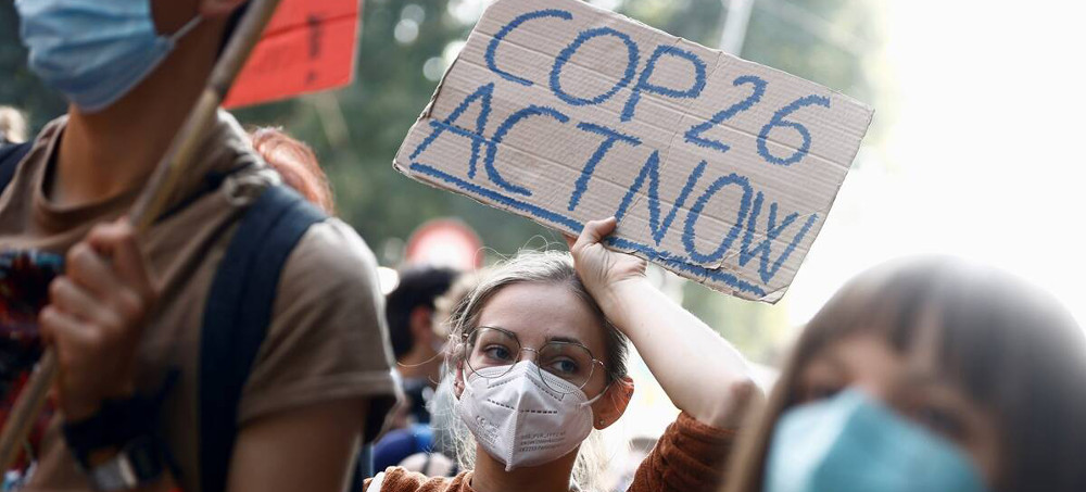 People take part in the 'Global march for climate justice' in Milan, Italy. (photo: Reuters)