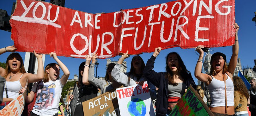 Environmental activists rally during the Global Climate Strike in central London. (photo: Ben Stansall/AFP)