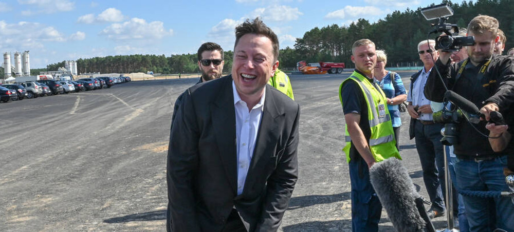 Elon Musk, laughing it up. (photo: Patrick Pleul/Getty)