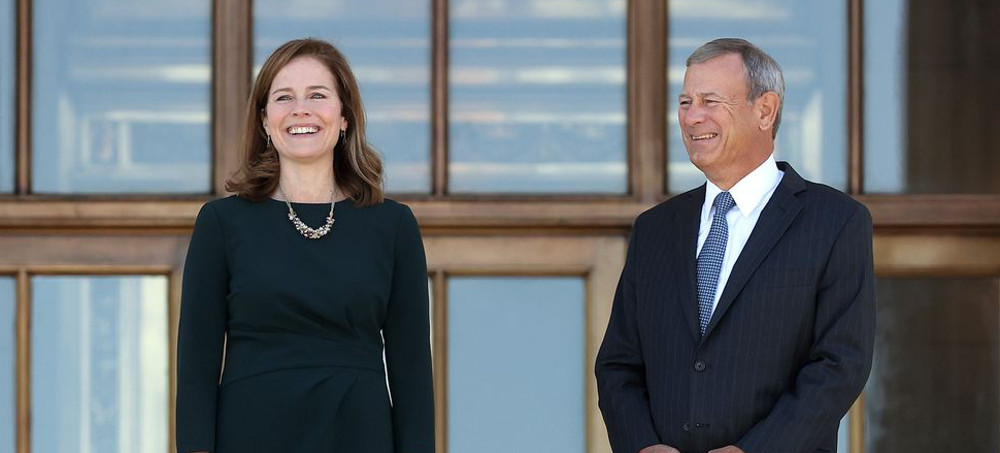 Supreme Court Justices John Roberts and Amy Coney Barrett. (photo: Chip Somodevilla/Getty)