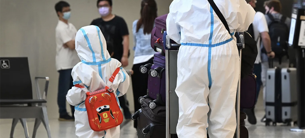 Travelers. (photo: William West/AFP/Getty Images)