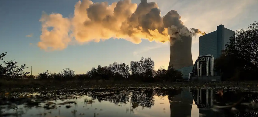 'At current global emissions rates, the carbon budget that we have left if we are to stay under 1.5°C will be depleted in six years.' (photo: Friedemann Vogel/EPA)