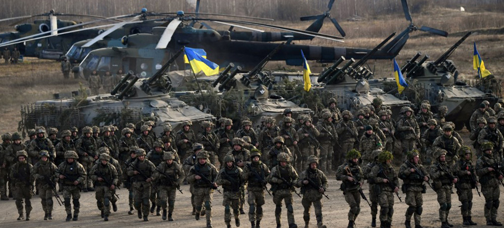Ukrainian servicemen take part in a drill of the airborne troops taking place in Zhytomyr region on November 21, 2018. (photo: AFP)